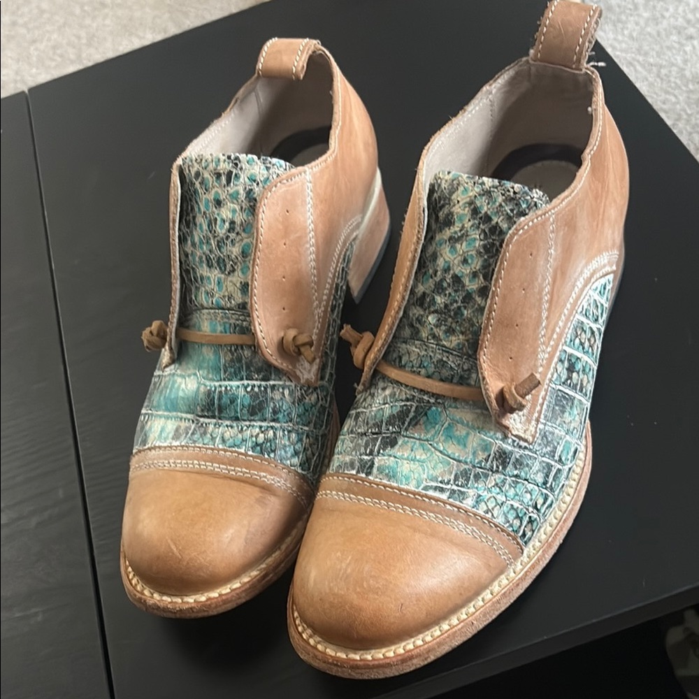 Freebird Tan and Teal Leather Shoes Mabel size 8